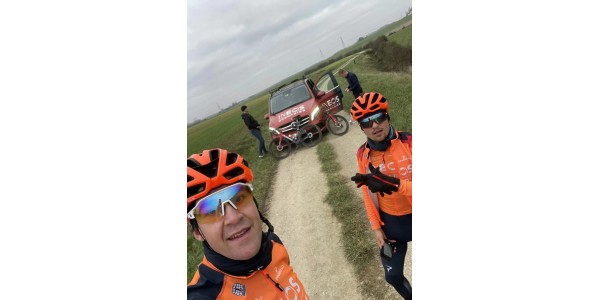 Ineos-atleten inspecteren nieuwe etappes ter voorbereiding op de Tour de France 2024